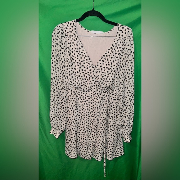All In Favor Chic Black and Cream Polka Dot Wrap Dress size Small - Picture 1 of 7